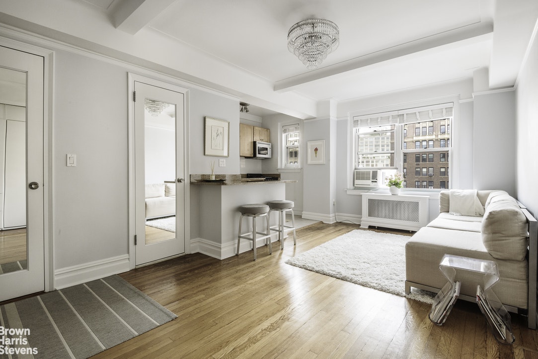 Photo 1 of 304 West 75th Street 11D, Upper West Side, NYC, $380,000, Web #: 20293048