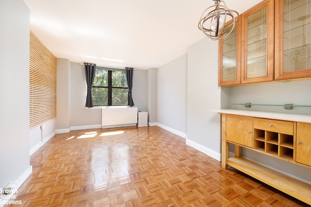 Photo 1 of 222 West 14th Street 4E, Greenwich Village/Chelsea, NYC, $549,000, Web #: 20298414