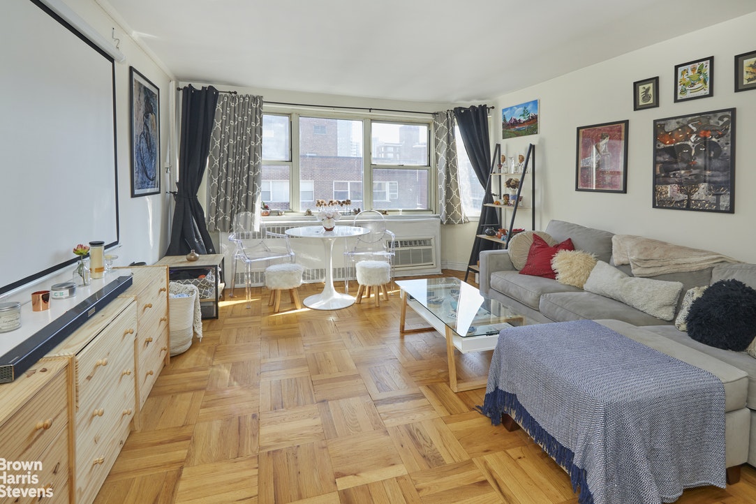 Photo 1 of 233 East 69th Street 17M, Upper East Side, NYC, $399,000, Web #: 20302221