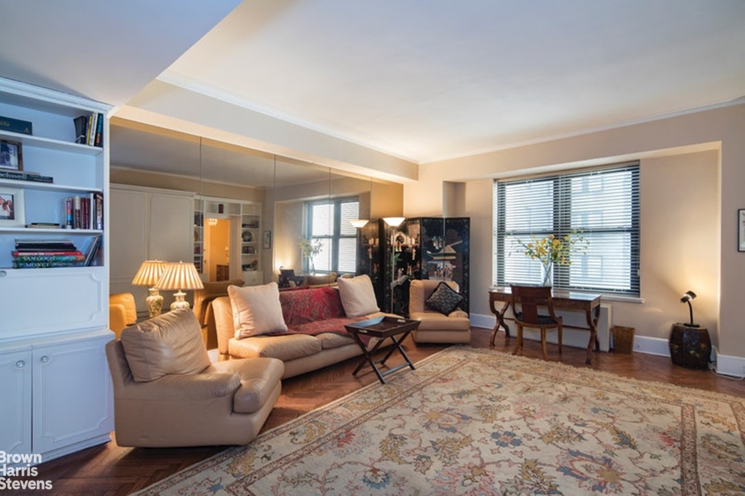 Photo 1 of 150 Central Park S 505, Midtown West, NYC, $395,000, Web #: 20346811