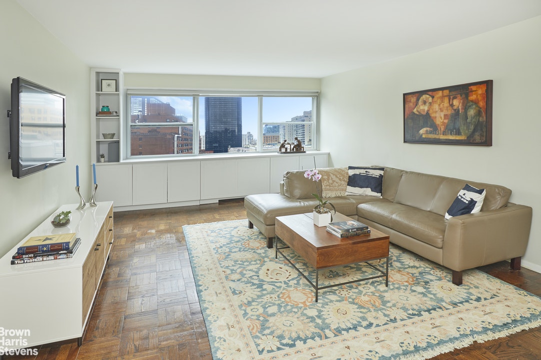 Photo 1 of 201 East 66th Street 9H, Upper East Side, NYC, $785,000, Web #: 20388427