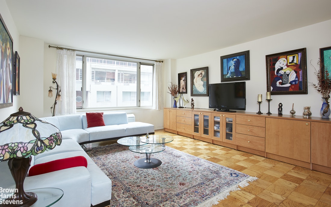 Photo 1 of 130 West 67th Street 6M, Upper West Side, NYC, $735,000, Web #: 20389147