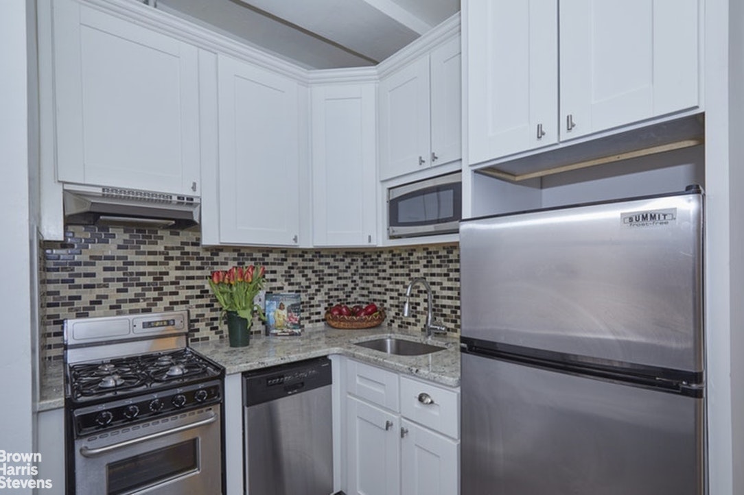 Photo 1 of 365 West End Avenue 8G, Upper West Side, NYC, $1,925, Web #: 20394115