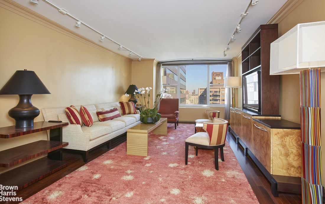 Photo 1 of 117 East 57th Street 32H, Midtown East, NYC, $1,775,000, Web #: 20416366