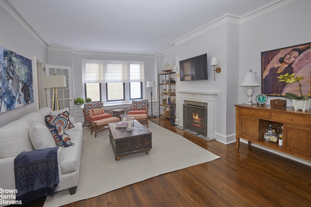 Photo 1 of 108 East 86th Street 2S, Upper East Side, NYC, $1,325,000, Web #: 20425916