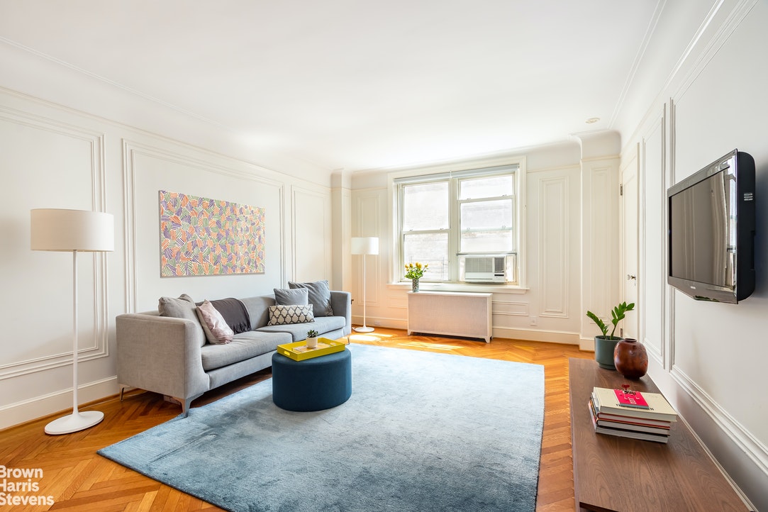 Photo 1 of 390 Riverside Drive 6C, Upper West Side, NYC, $780,000, Web #: 20568745