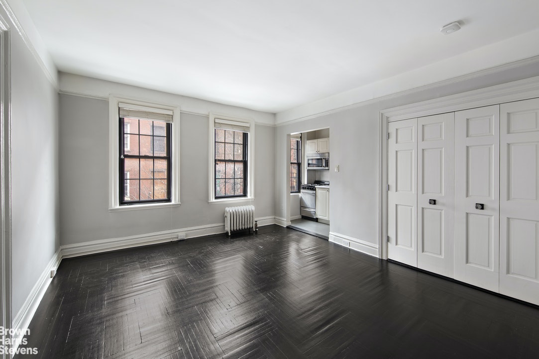 Photo 1 of 270 West 11th Street, West Village, NYC, $560,000, Web #: 20589077