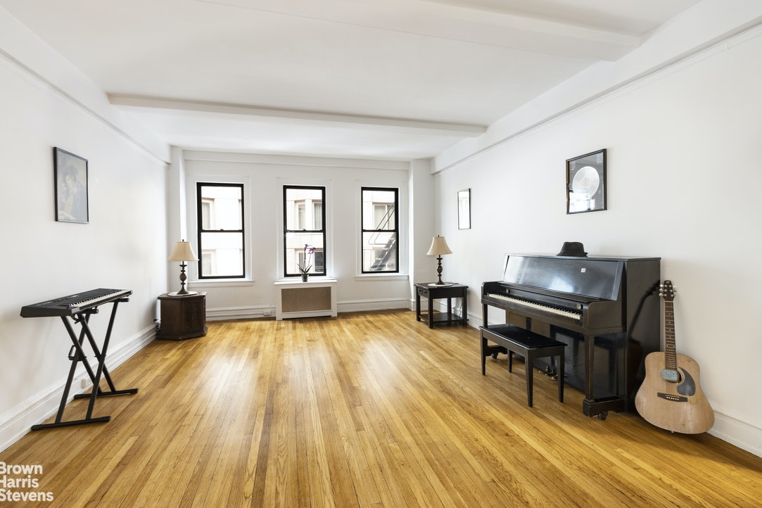 Photo 1 of 150 West 55th Street 5F, Midtown West, NYC, $855,000, Web #: 20600597