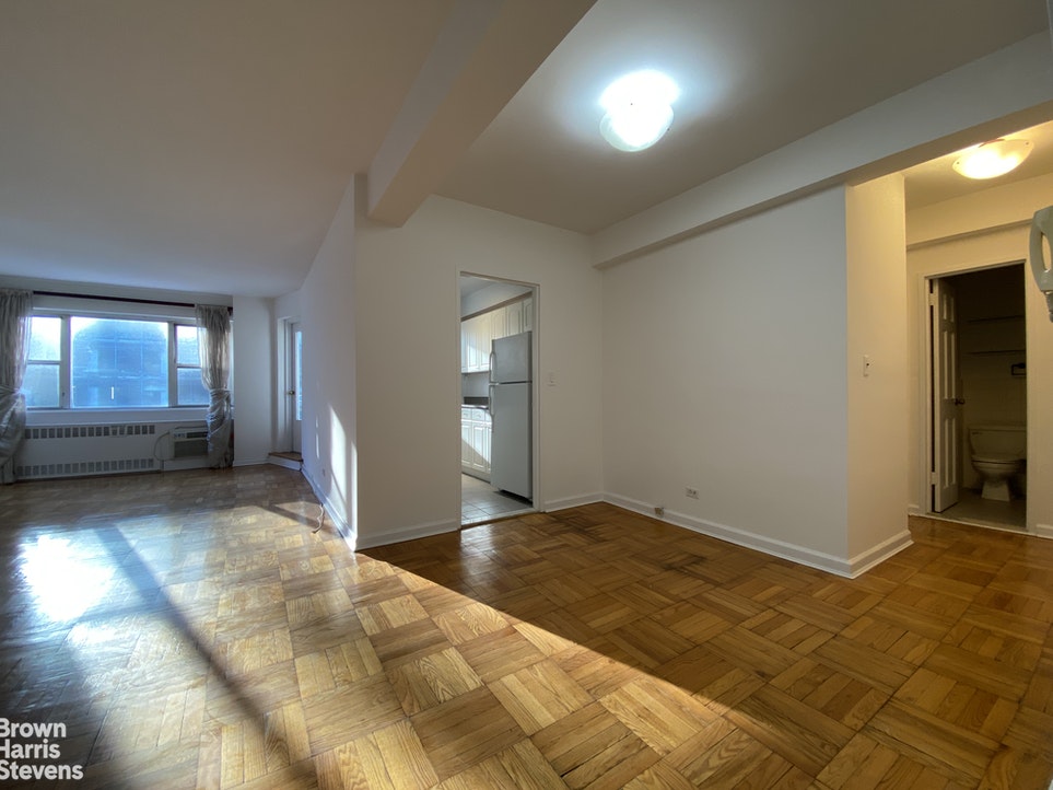 Photo 1 of 301 East 66th Street 10H, Upper East Side, NYC, $3,600, Web #: 20612715
