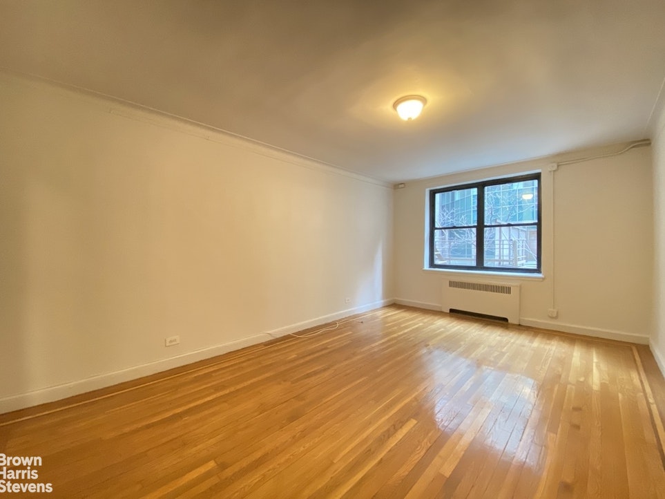 Photo 1 of 8 East 48th Street 2G, Midtown East, NYC, $2,850, Web #: 20613111