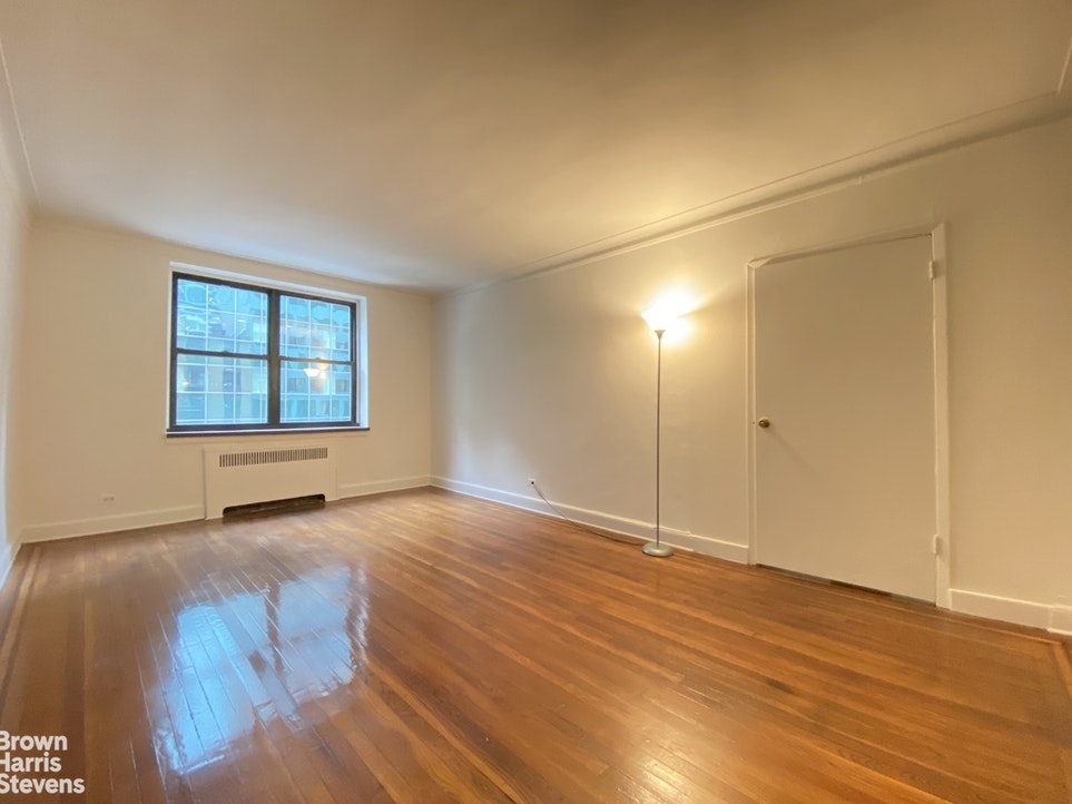 Photo 1 of 8 East 48th Street 4F, Midtown East, NYC, $2,060, Web #: 20613130