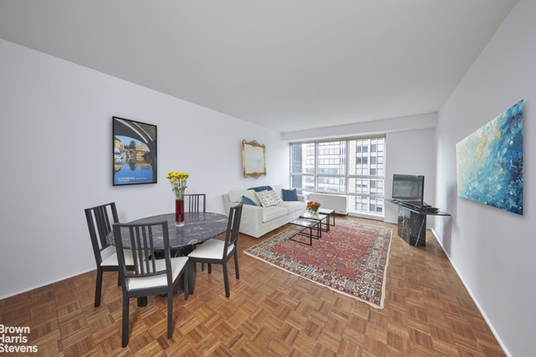 Photo 1 of 146 West 57th Street 44E, Midtown West, NYC, $3,500, Web #: 20693895