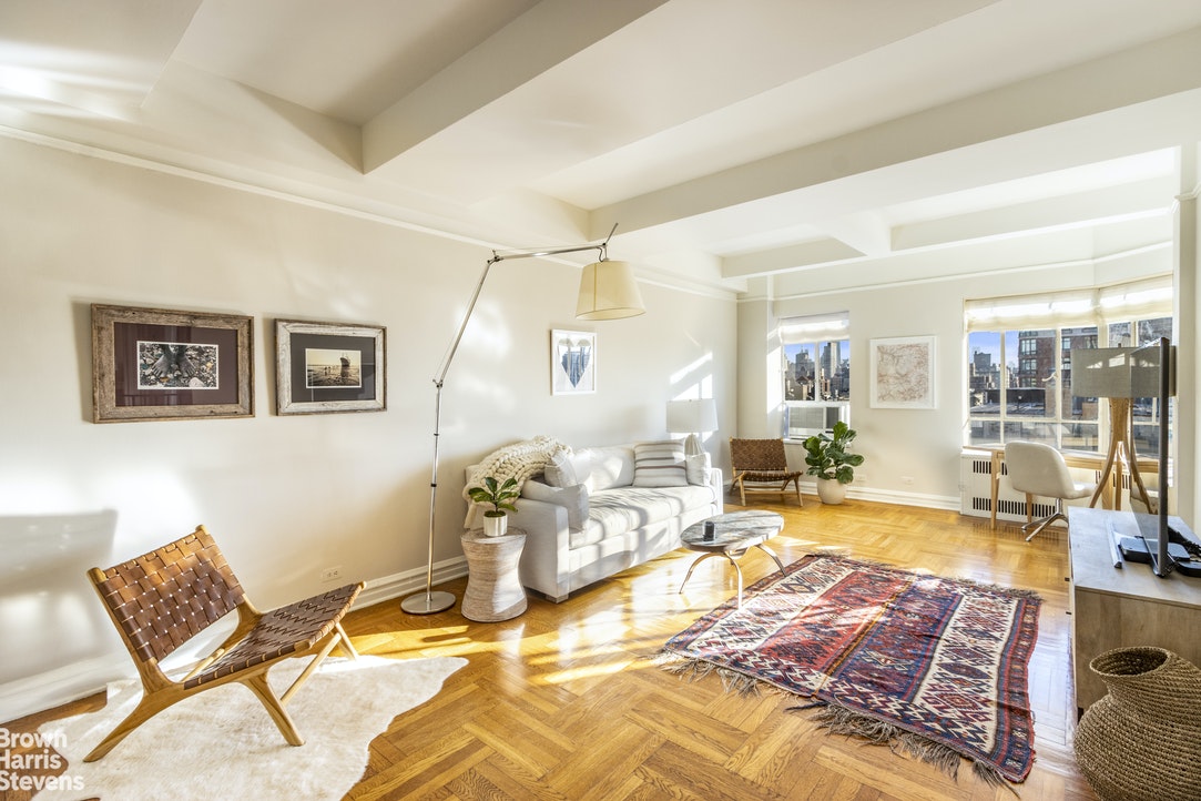 Photo 1 of 565 West End Avenue 19B, Upper West Side, NYC, $999,500, Web #: 20733231