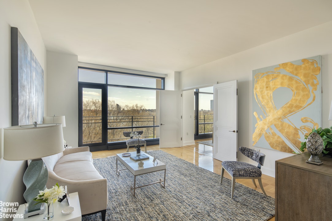Photo 1 of 170 East End Avenue 8A, Upper East Side, NYC, $4,950,000, Web #: 20782532