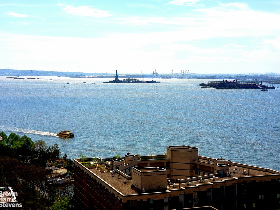 Photo 1 of 225 Rector Place 5M, Battery Park City, NYC, $2,979, Web #: 20834189