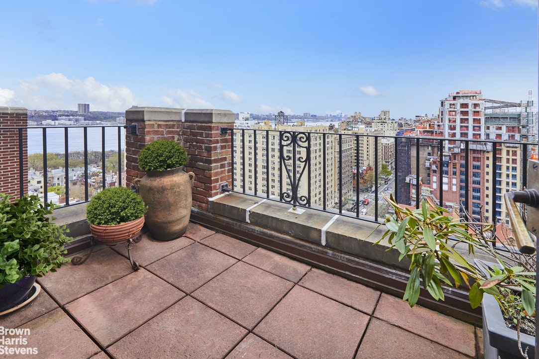 Photo 1 of 336 West End Avenue 19C, Upper West Side, NYC, $2,001,000, Web #: 20849827