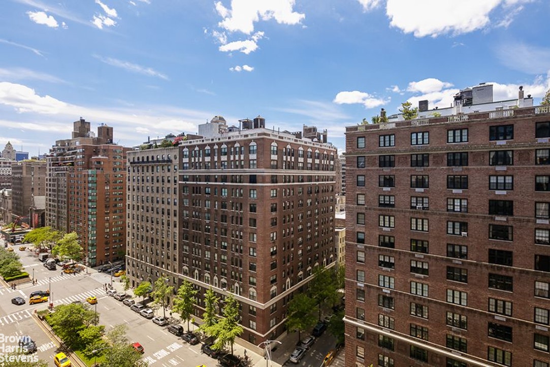 Photo 1 of 1065 Park Avenue 12A, Upper East Side, NYC, $2,100,000, Web #: 20900855