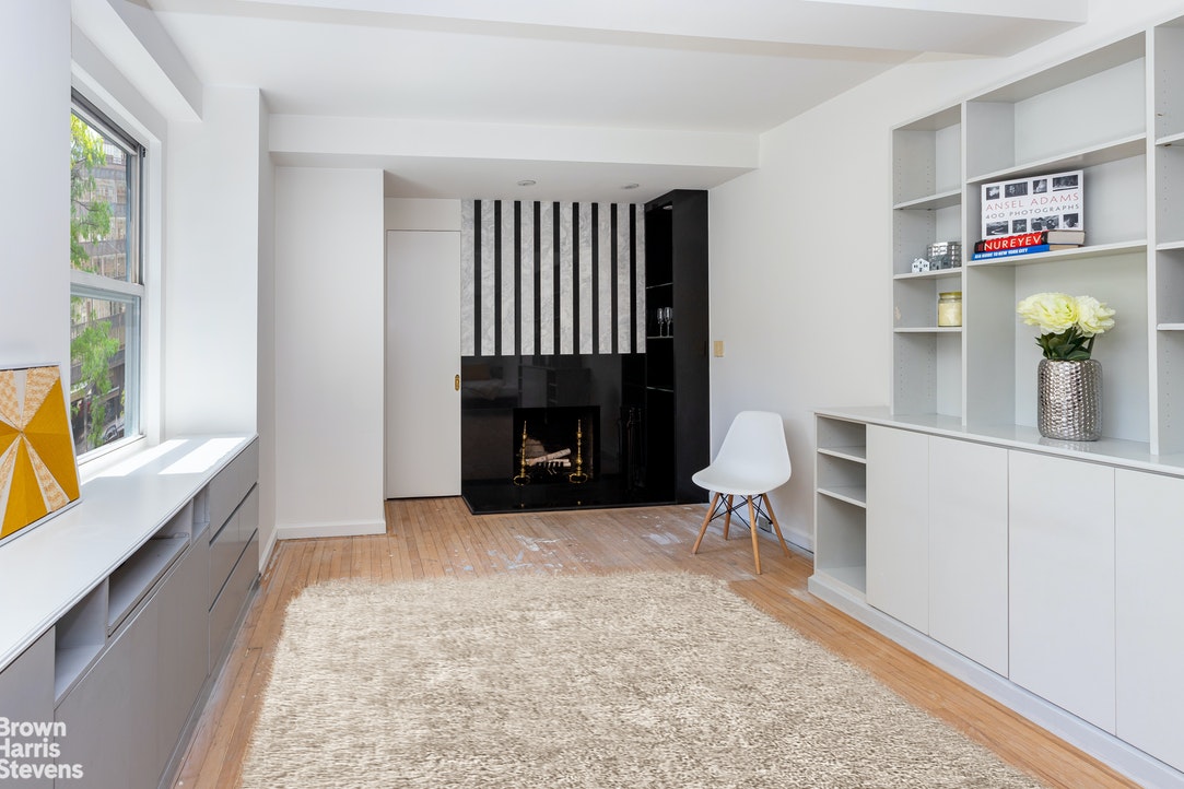 Photo 1 of 10 Mitchell Place 3E, Midtown East, NYC, $325,000, Web #: 20919629