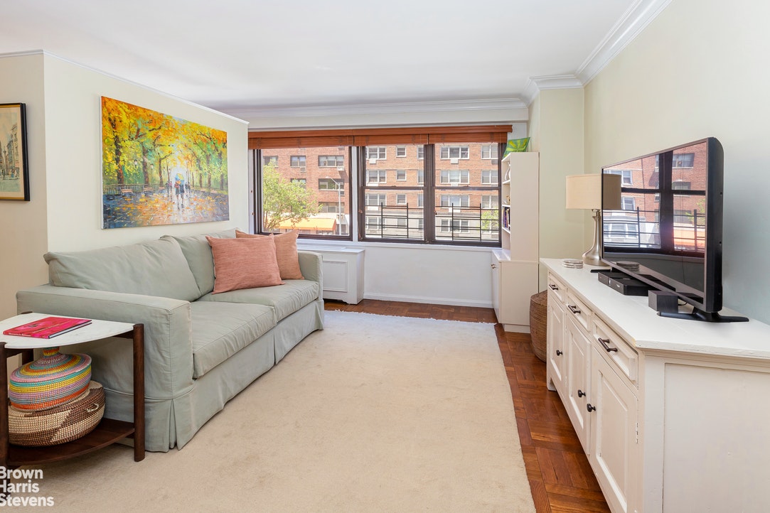 Photo 1 of 200 East 74th Street 3G, Upper East Side, NYC, $549,000, Web #: 20926180