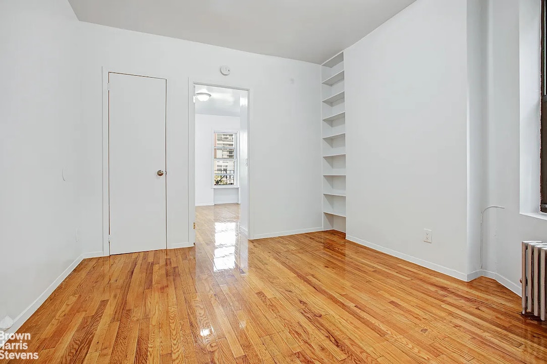 Photo 1 of 359 West 45th Street 3Fn, Midtown West, NYC, $2,650, Web #: 20945008