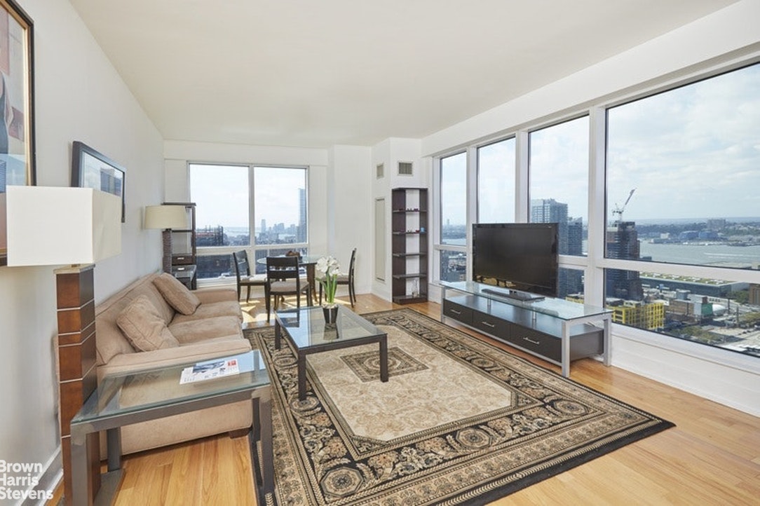Photo 1 of 350 West 42nd Street 37H, Midtown West, NYC, $4,100, Web #: 20958187