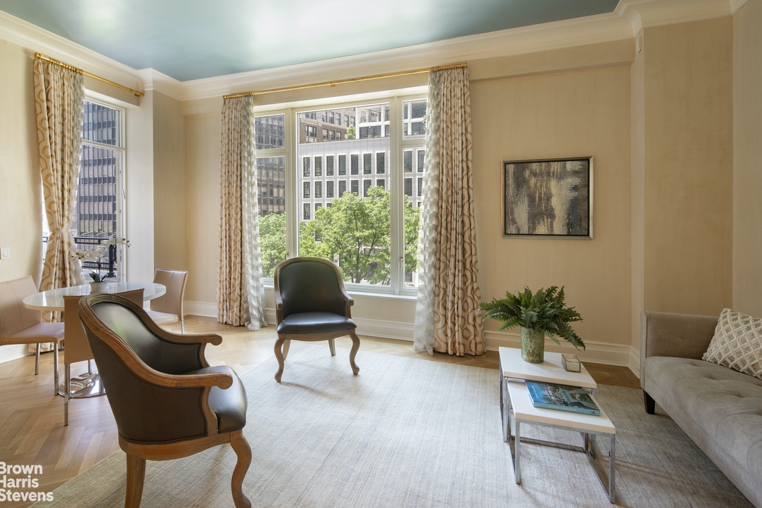 Photo 1 of 15 Central Park West 6H, Upper West Side, NYC, $9,500, Web #: 21031527