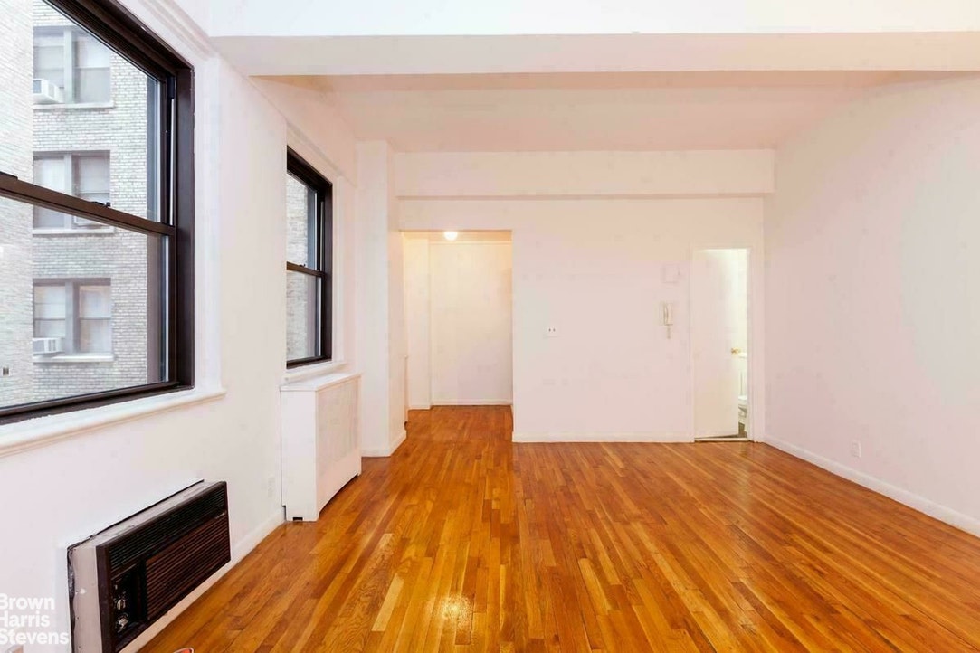 Photo 1 of 138 East 38th Street 8A, Midtown East, NYC, $2,500, Web #: 21125216