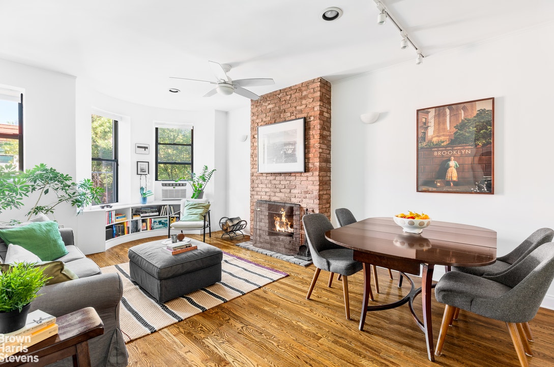 Photo 1 of 16 Lincoln Place 2A, Brooklyn, New York, $1,149,000, Web #: 21167729