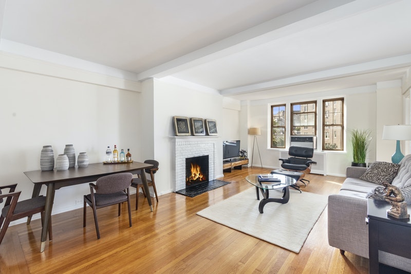 302 West 12th Street 4D, West Village, Downtown, NYC - 1 Bedrooms  
1 Bathrooms  
3.5 Rooms - 