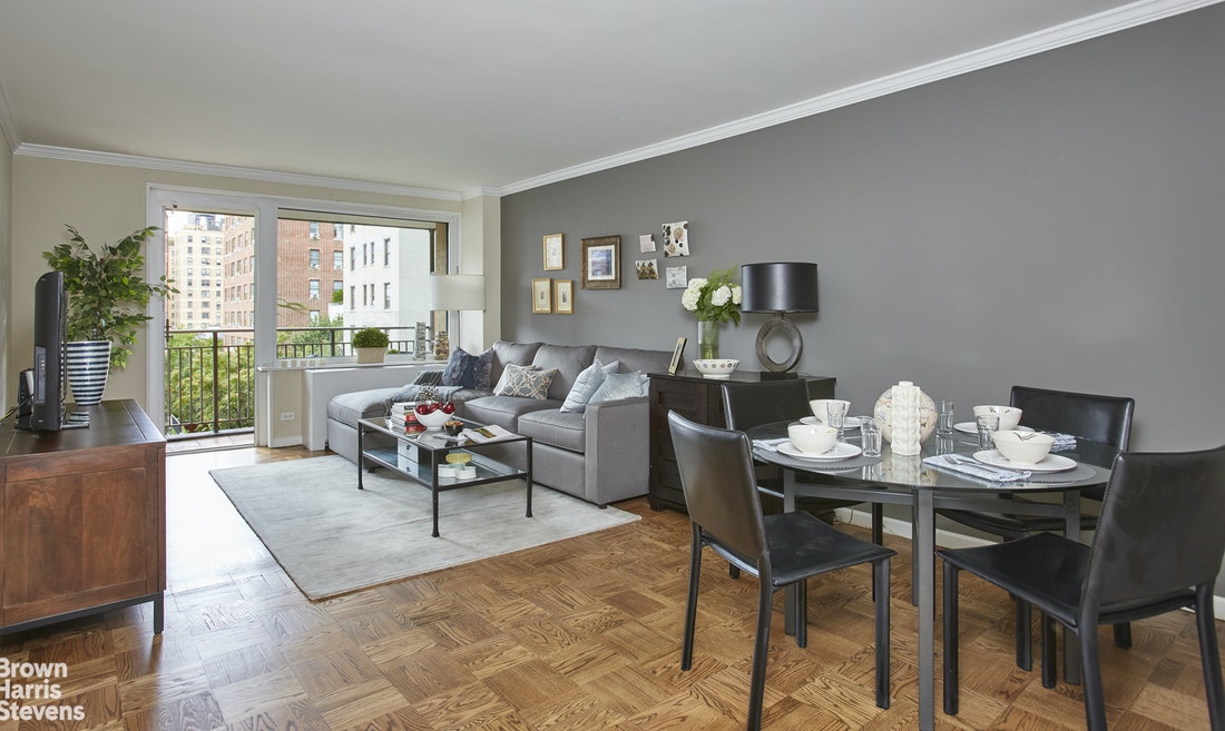 Photo 1 of 201 West 70th Street 8K, Upper West Side, NYC, $879,000, Web #: 21316908