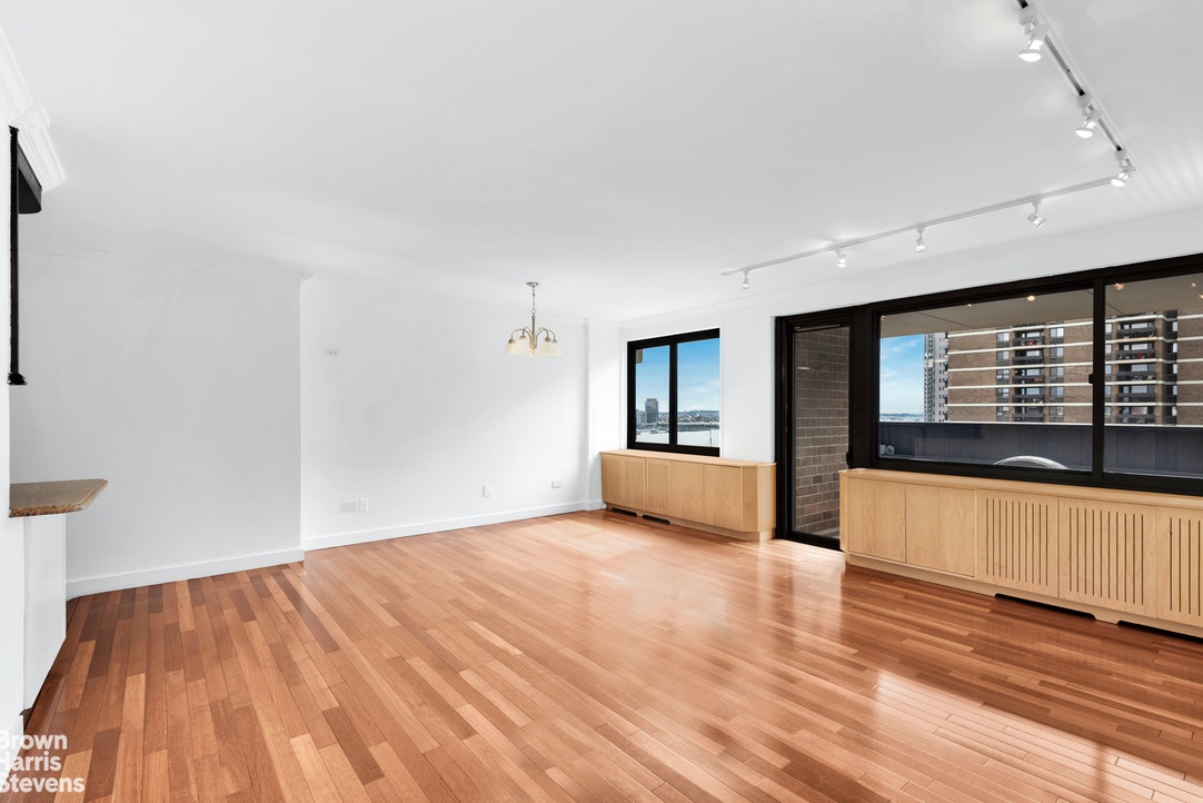 Photo 1 of 333 Pearl Street 18D, Financial District, NYC, $1,250,000, Web #: 21323429