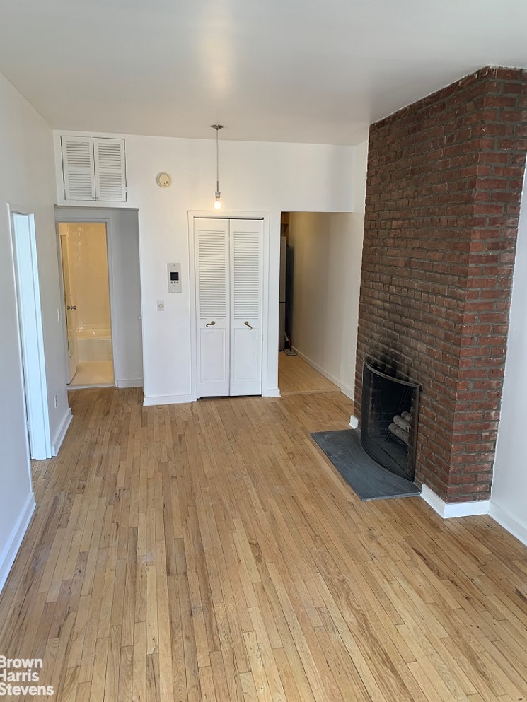 Photo 1 of 17 West 89th Street 5R, Upper West Side, NYC, $2,500, Web #: 21358870