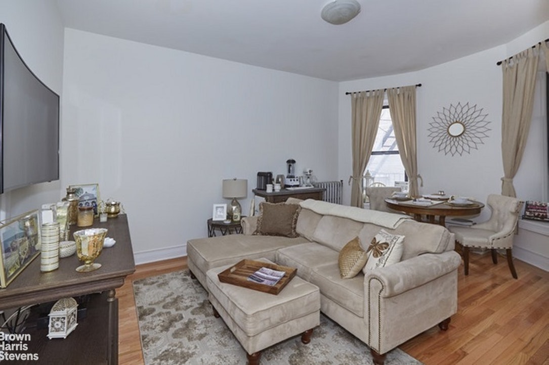 Photo 1 of 60 West 76th Street 2D, Upper West Side, NYC, $3,200, Web #: 21362158