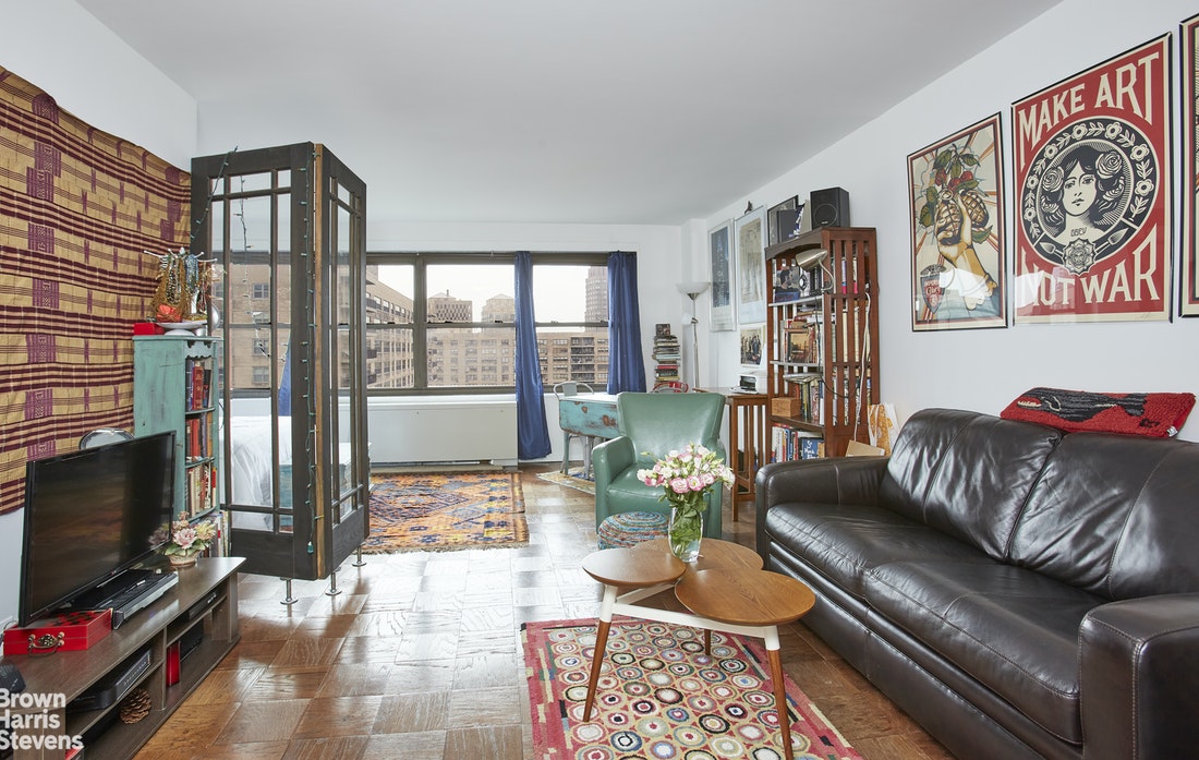Photo 1 of 160 West End Avenue 27M, Upper West Side, NYC, $499,000, Web #: 21415259