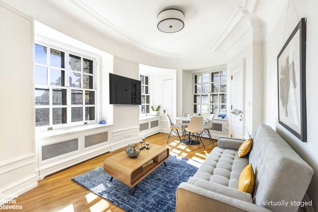Photo 1 of 2109 Broadway 12104, Upper West Side, NYC, $1,049,000, Web #: 21544916