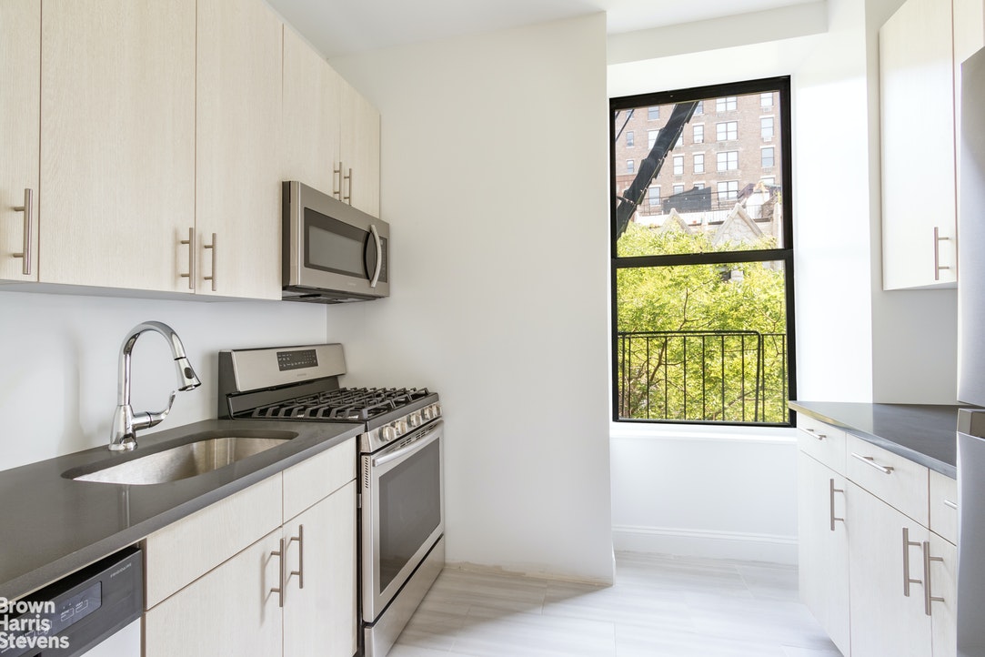 Photo 1 of 60 West 76th Street, Upper West Side, NYC, $2,800, Web #: 21552902