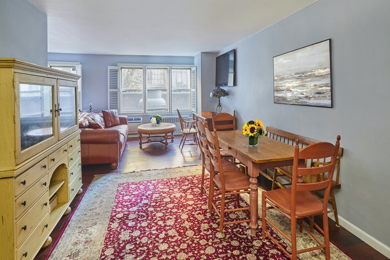 Real Estate Agent Elaine Clayman Brown Harris Stevens Luxury Real