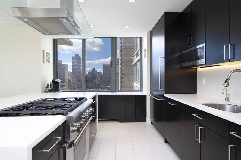 Property for Sale at 300 East 85th Street, Upper East Side, Upper East Side, NYC - Bedrooms: 2 
Bathrooms: 2.5 
Rooms: 4.5 - $2,000,000