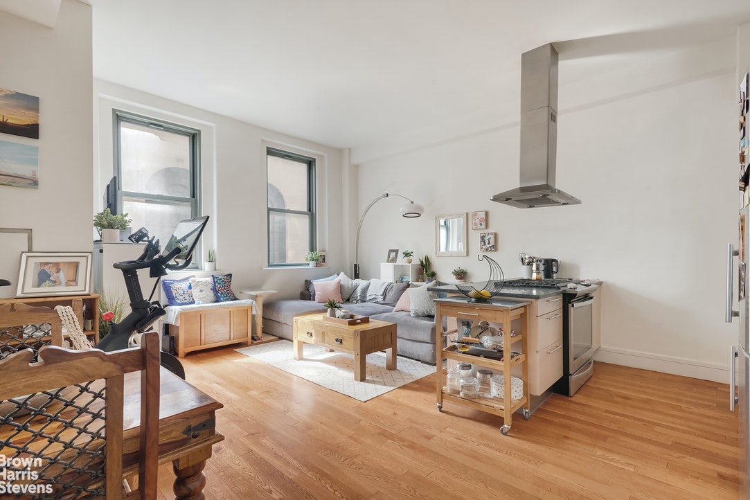 Photo 1 of 120 Greenwich Street 4D, Battery Park City, NYC, $3,850, Web #: 21622572