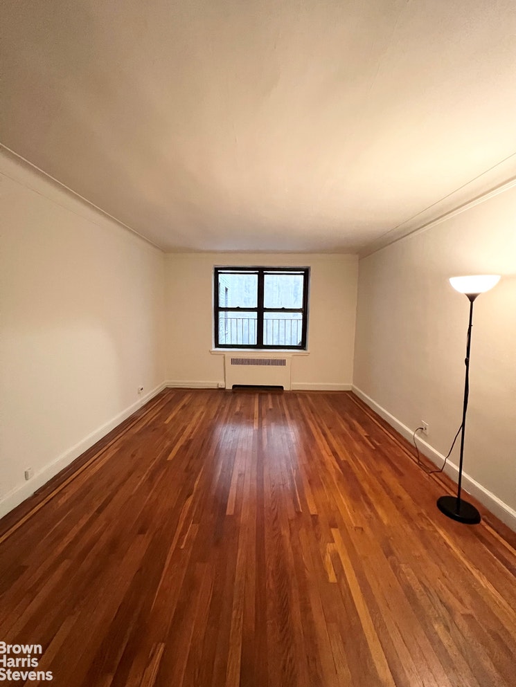 Photo 1 of 8 East 48th Street 3D, Midtown East, NYC, $2,500, Web #: 21623139