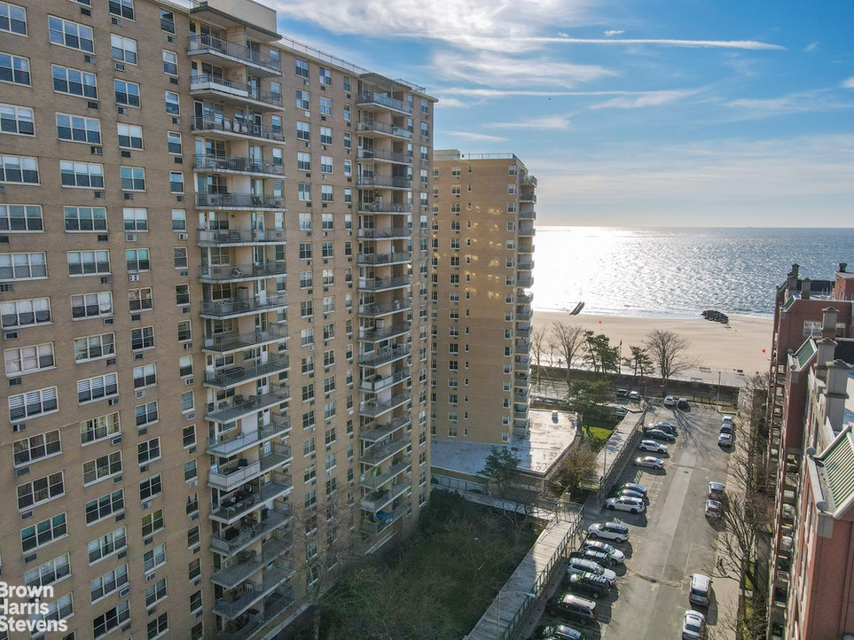 Photo 1 of 35 Seacoast Ter 2G, Brooklyn, New York, $375,000, Web #: 21650773