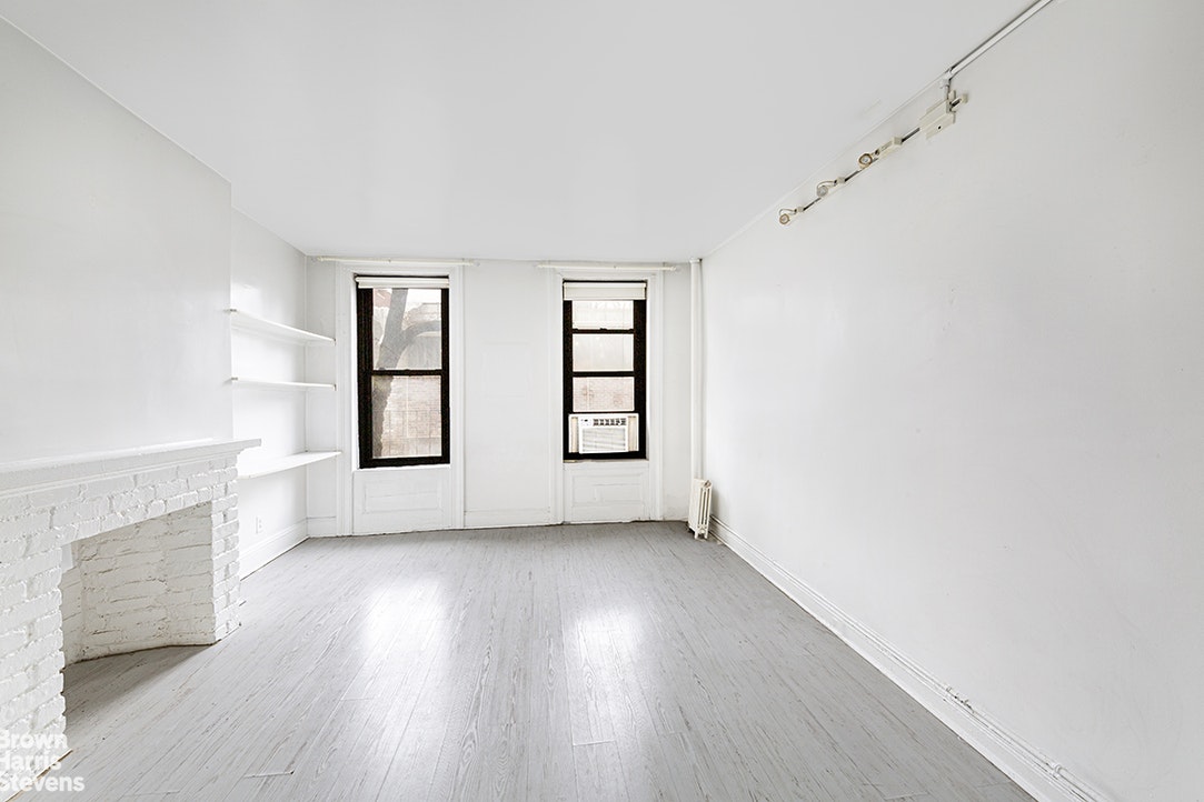 Photo 1 of 86 Horatio Street 3B, West Village, NYC, $2,500, Web #: 21711182