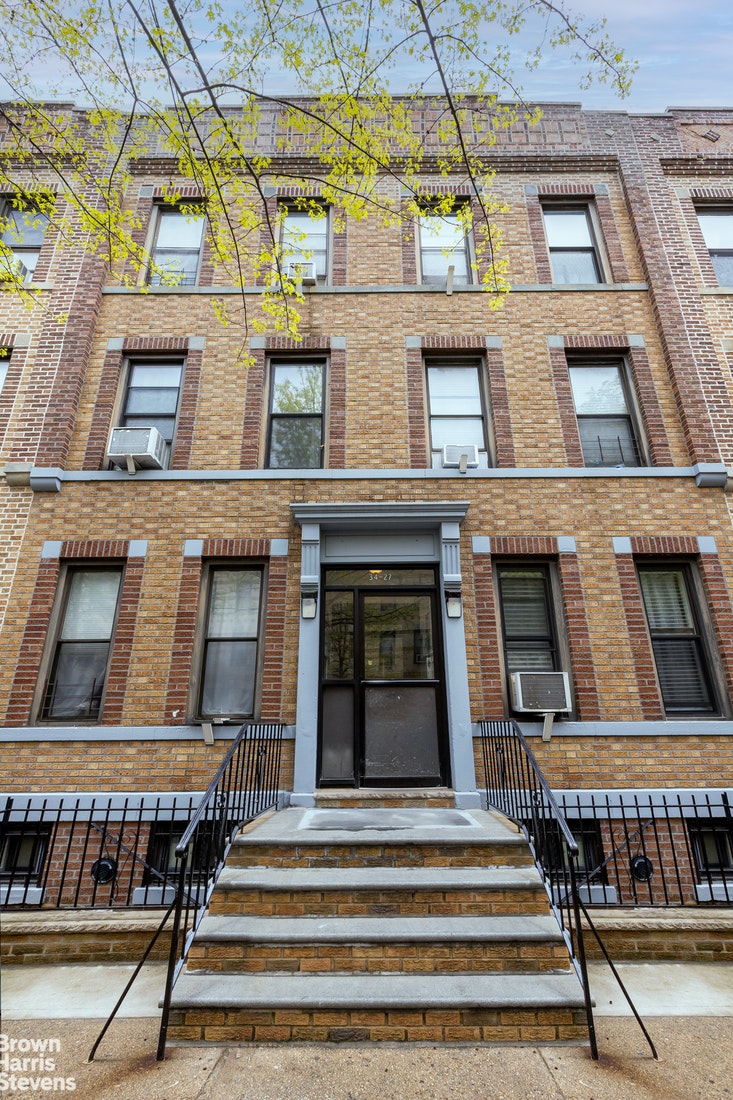 Photo 1 of 34 -27 42nd Street, Queens, New York, $1,300,000, Web #: 21758343