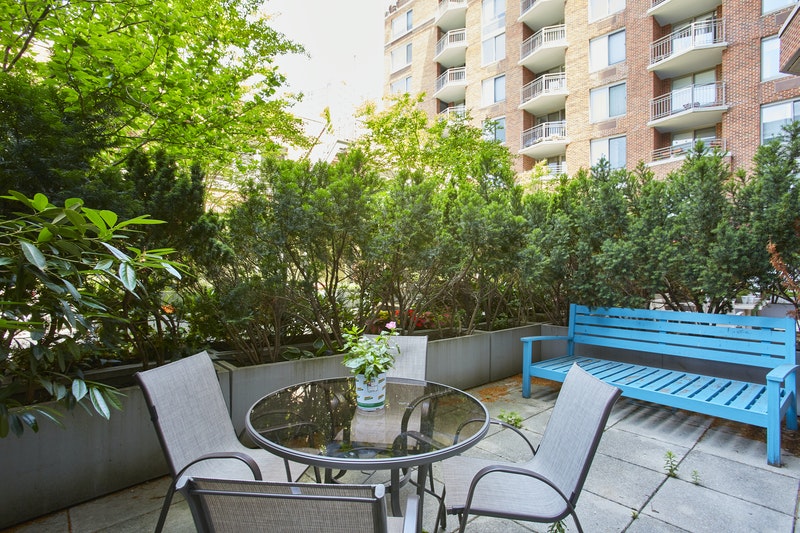 2 South End Avenue 2E, Battery Park City, Downtown, NYC - 1 Bedrooms  
1 Bathrooms  
3 Rooms - 