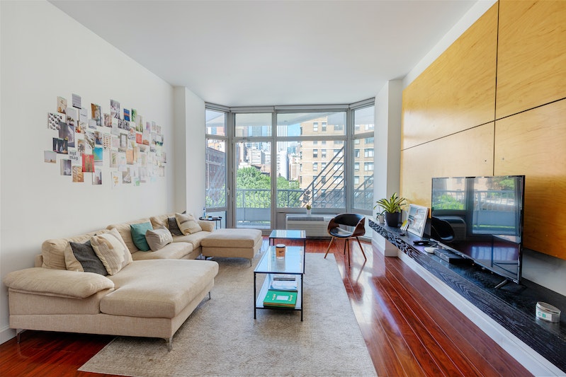 Real Estate Agent Elaine Clayman Brown Harris Stevens Luxury Real