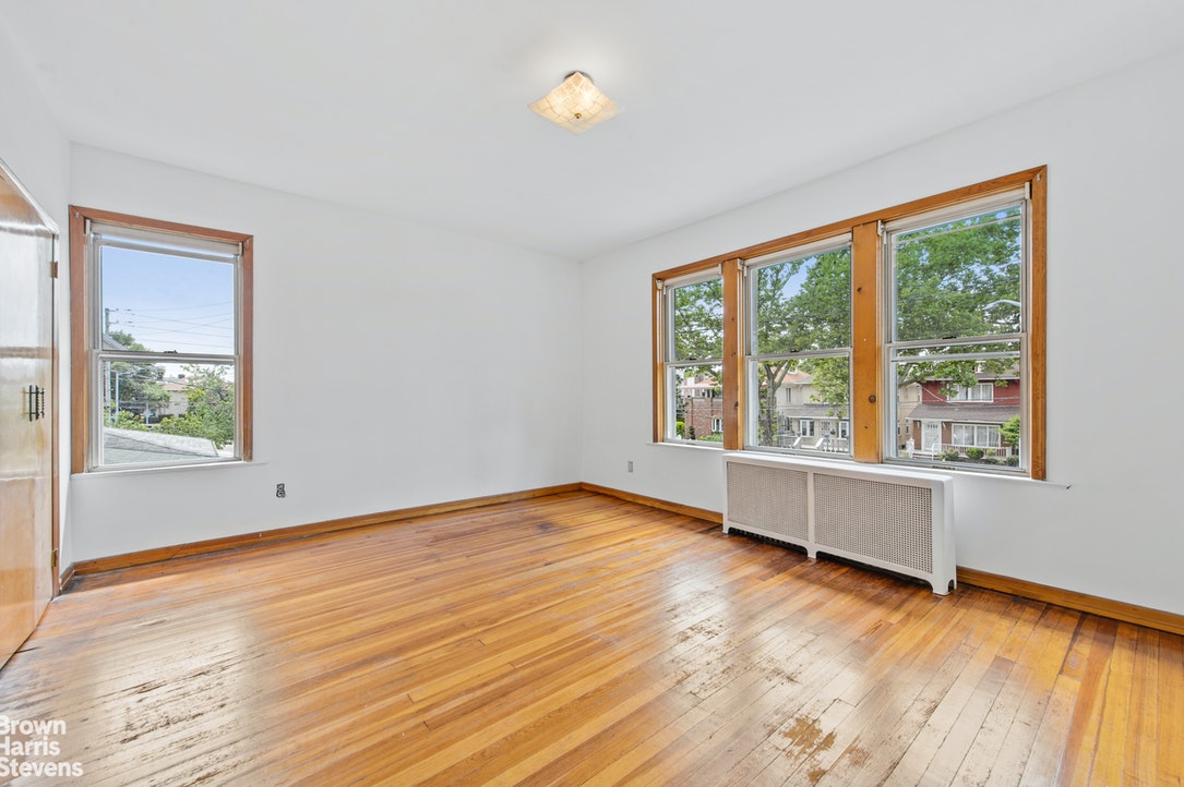 8311 Seventh Avenue, Apt Townhouse, Dyker Heights, 11228 ELIKA New York