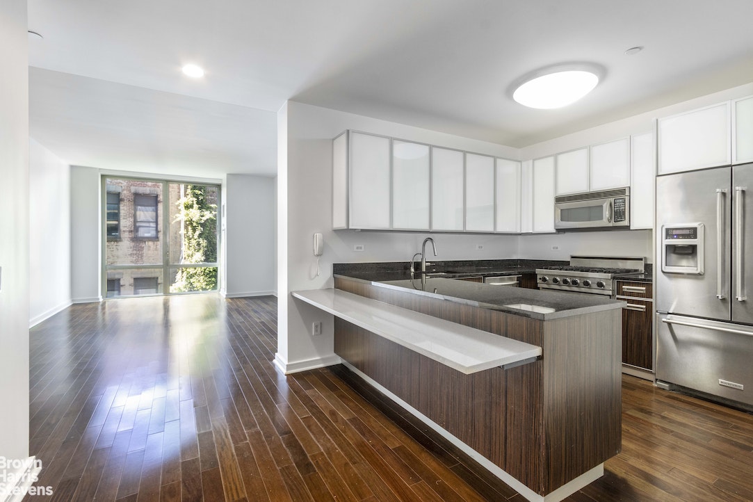 Photo 1 of 130 West 19th Street 8F, Greenwich Village/Chelsea, NYC, $7,500, Web #: 21926101