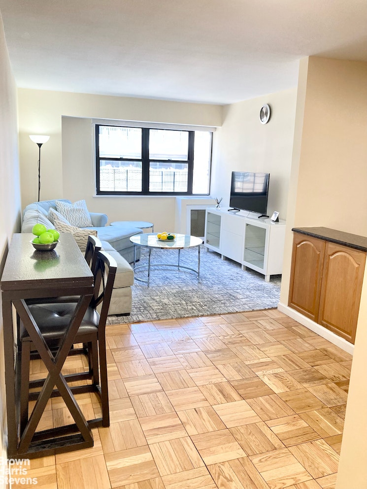 Photo 1 of 235 East 87th Street 11G, Upper East Side, NYC, $3,500, Web #: 22043579