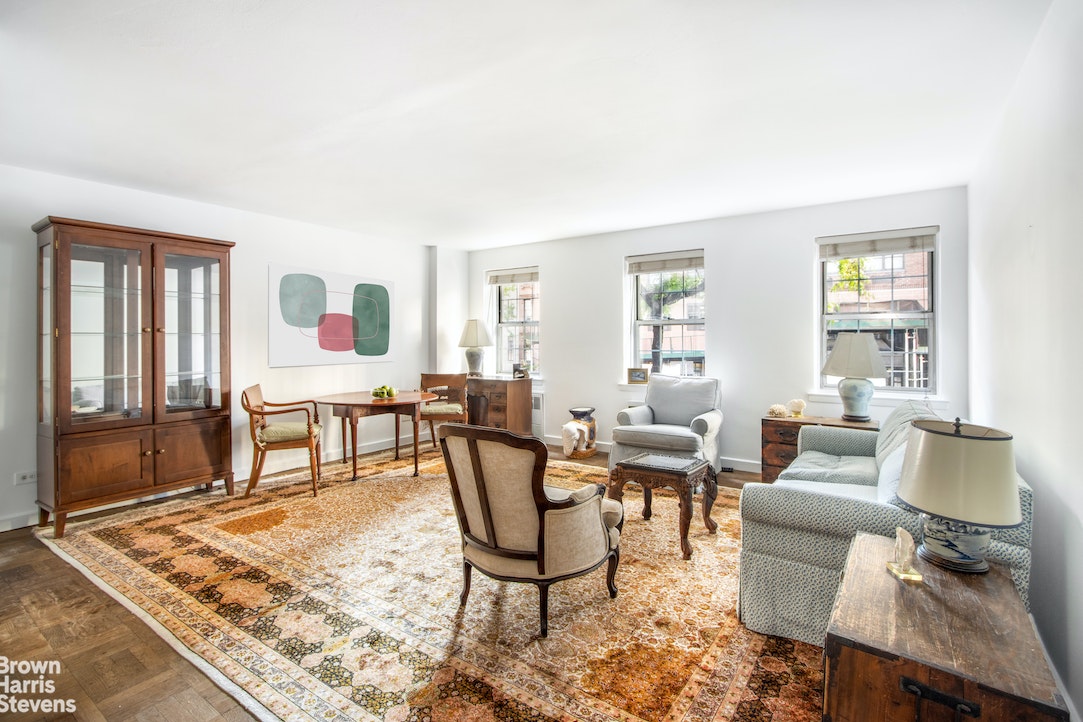 Photo 1 of 203 East 72nd Street 1A, Upper East Side, NYC, $687,000, Web #: 22088525