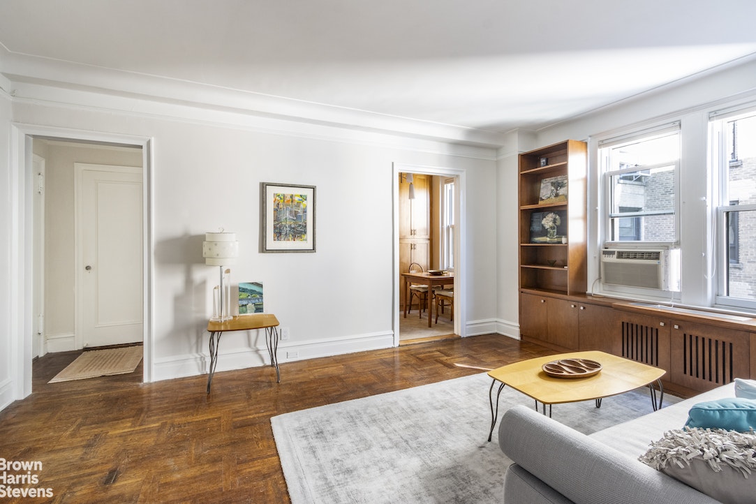 Photo 1 of 800 West End Avenue 11F, Upper West Side, NYC, $599,000, Web #: 22088750